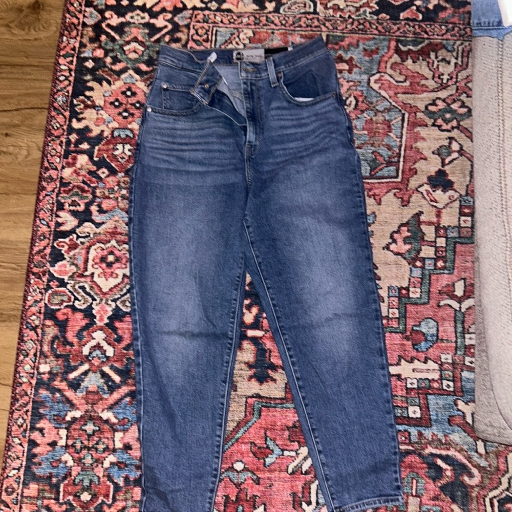 Levi Straight Leg mom Jeans